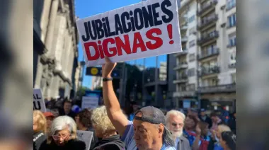 Nueva protesta de jubilados frente al Congreso contra el ajuste de Milei