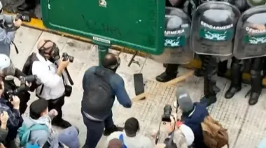 Marcha de los jubilados: otro miércoles de tensión, incidentes y detenidos en las afueras del Congreso