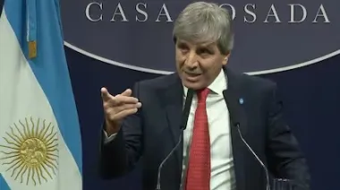 El fuerte cruce de Luis Caputo con un periodista: "No seas irrespetuoso"