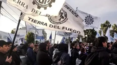 Tierra del Fuego: Paro masivo contra las medidas de Milei que amenazan 8.000 empleos
