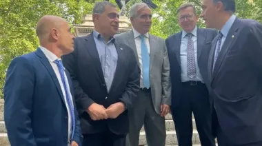 Igual que Milei: el senador Bartolomé Abdala, de viaje por Madrid y sin escarapela el 25 de Mayo