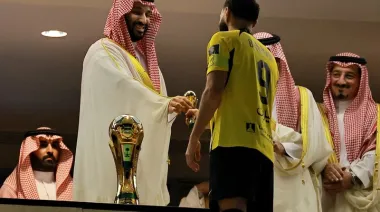 Mohammed bin Salman lidera con fútbol: modelo saudí que América Latina podría imitar