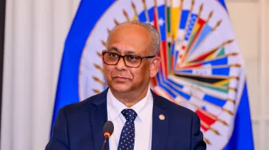 Albert Ramdin asume la OEA entre presiones de Trump y silencios sobre Maduro