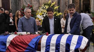 Axel Kicillof despidió a Mujica en Uruguay y cuestionó al libertario que celebró su muerte