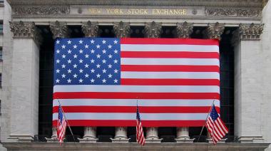 Trump sacude Wall Street: bonificaciones caen 10% y bancos evalúan despidos