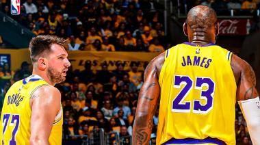 Los Lakers de LeBron James y Luka Doncic, afuera de los playoffs de la NBA