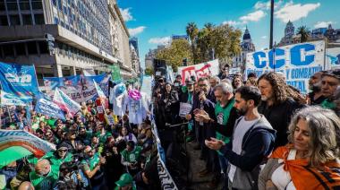 ATE y la CTA Autónoma realizaron un paro nacional con movilización al Ministerio de Economía