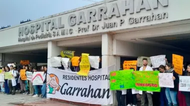 El Gobierno aumentó los salarios a residentes del Hospital Garrahan para desactivar el conflicto