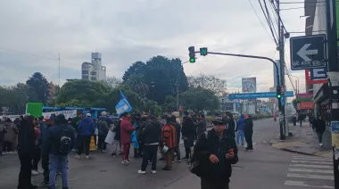 Federico Otermín recibió a los feriantes de La Salada que se manifestaron frente al palacio municipal