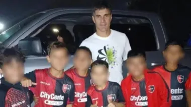 Newell’s le sacó la beca a chicos humildes por una foto con un jugador de Central