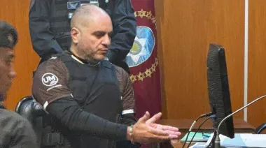 Otro show de Cositorto: volvió a tribunales con chaleco antibalas y la camiseta de Platense