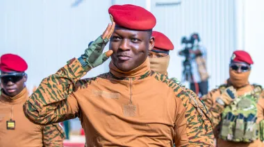 Burkina Faso bajo la lupa: cuestionan a Ibrahim Traoré por un dudoso proyecto ferroviario