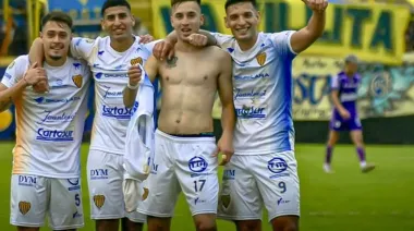 Una batalla campal entre Dock Sud y Sacachispas terminó con un internado