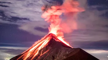 La furia del fuego: más de 700 evacuados por erupción en Guatemala