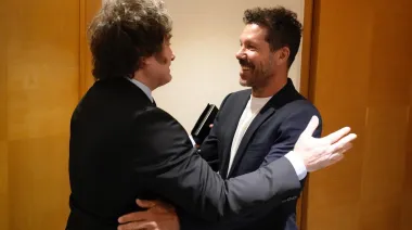 Javier Milei se encontró con Diego Simeone entre risas y abrazos