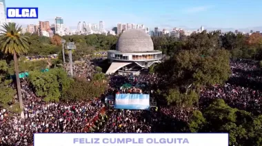 El grito político irrumpió en el evento de Olga: cánticos contra Milei durante el Himno