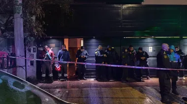 Un joven apuñaló y baleó a su mamá, mató a un hombre y fue detenido cuando intentaba escapar