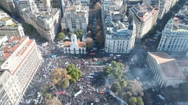 “¡Venceremos!”: dirigentes K inflaron el pecho por las fotos aéreas de la marcha en Plaza de Mayo