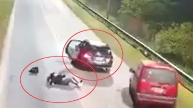 Video: una joven se tiró de un Uber en movimiento cuando el chofer desvió el recorrido