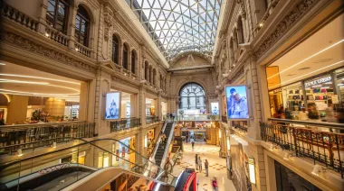 Consumo desigual: los shoppings repuntan mientras los mayoristas se hunden