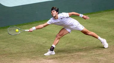 El platense Tomás Etcheverry no pudo con Khachanov y cayó en los cuartos de final en Halle