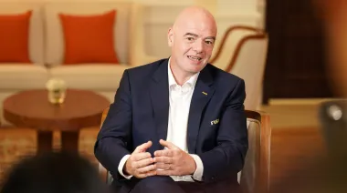 Gianni Infantino en modo puntero: la FIFA movilizó un colegio y casi regala entradas