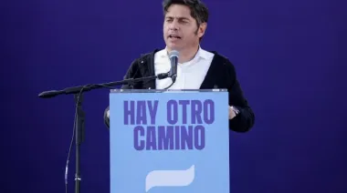 Kicillof: "Dicen que Milei está ordenando la economía... ¡Mentira!"