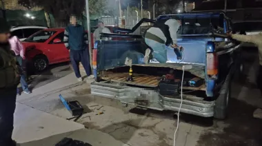 Interceptan una camioneta Ford F-100 que trasladaba más de 200 kilos de cocaína