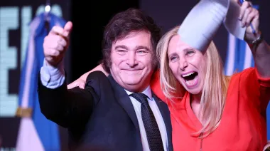Milei cierra un congreso libertario en La Plata en plena negociación con el PRO y con el PJ en crisis