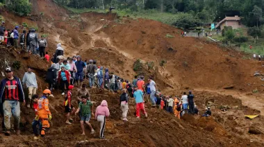 Colombia: Tragedia en Bello con 10 muertos y decenas de desaparecidos por un deslizamiento