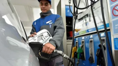 Cargar nafta será más barato de noche: YPF lanza descuentos del 5% con autodespacho