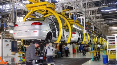 La industria no reacciona: 12 meses seguidos en contracción y pérdida de empleo