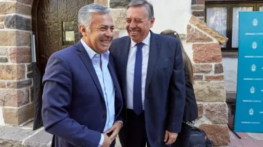 La Cámpora quiere echar al “gobernador del agua” de Mendoza y la UCR respondió: “Les encanta el circo”