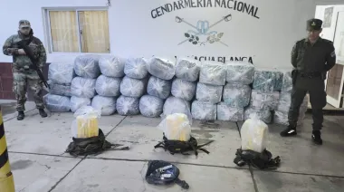 Mochilas y jangadas: el escape por el río Bermejo que dejó una carga millonaria