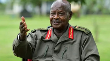 Yoweri Museveni se postula para un séptimo mandato y busca seguir al mando de Uganda