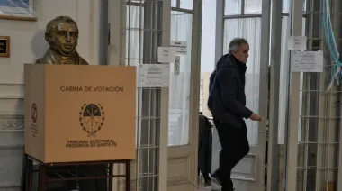 Ausentismo, nacionalización y polarización: elecciones en Santa Fe y Formosa