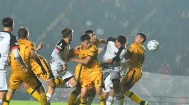 Crisis en Colón: se suspendió el partido con Mitre de Santiago del Estero por incidentes