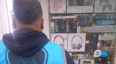 Decomisan más de 300 celulares durante inspecciones en comercios del Once