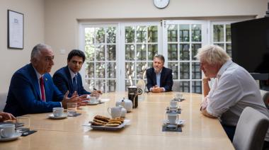 Reza Pahlavi y Boris Johnson se alinean contra el régimen iraní