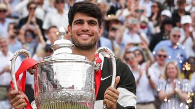 Carlos Alcaraz retiene la corona en Queen’s y llega afilado a Wimbledon