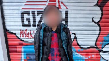 Caballito: un domo captó a un "quemacoches" en acción