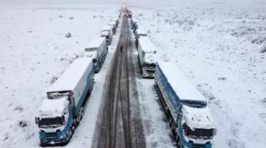 El Paso Cristo Redentor sigue cerrado y hay más de 1.200 camiones varados por la nieve