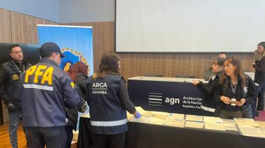 La Policía Federal Argentina devolvió al Estado más de 200 documentos históricos
