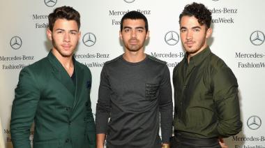 Los Jonas Brothers venden su catálogo musical... ¡a su padre!