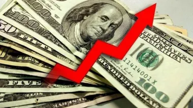 El dólar rompió el techo de los $1.200 y encendió luces rojas en el mercado