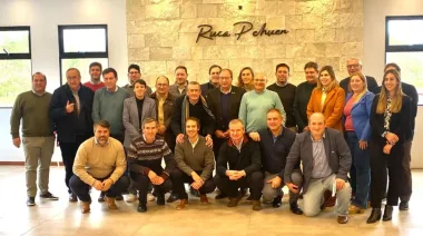 El radicalismo planta bandera en Provincia y arma la “avenida del medio”