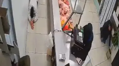 Violento robo en Los Polvorines: asaltaron una carnicería y hasta eligieron un corte de carne