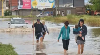 Kicillof prorrogó la emergencia en el sur bonaerense tras el temporal de marzo