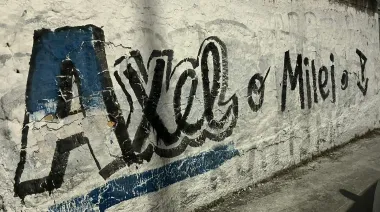 En medio del "Cristina Libre", Larroque agita el "Axel o Milei"