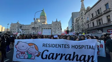 “Curros”, "4.000 pesos la hora" y “marcha política”: fuerte cruce por la situación del Hospital Garrahan